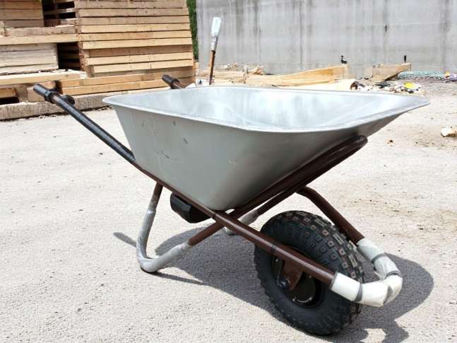 Как усилить садовую тачку: пошаговая инструкция фото