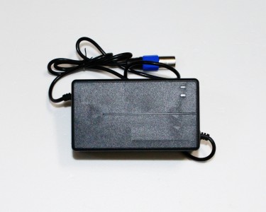 Зарядное устройство (модель 4202A) 36 Вольт  2 Ампер  фото